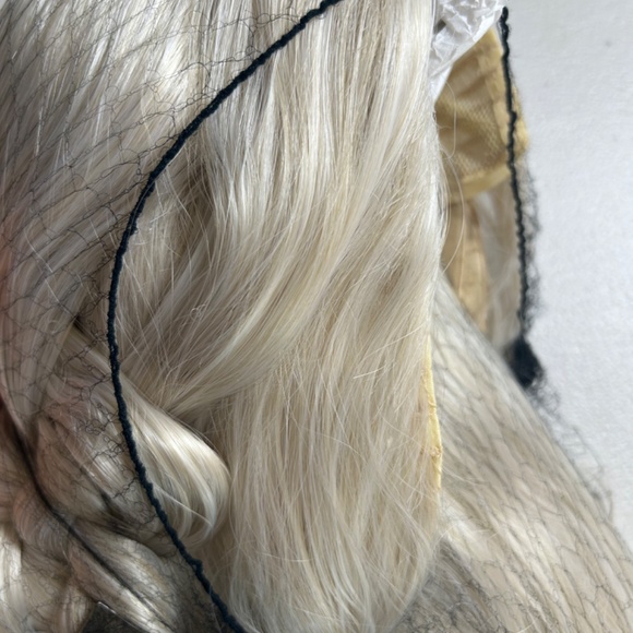 Blonde Long Wig - Picture 3 of 7